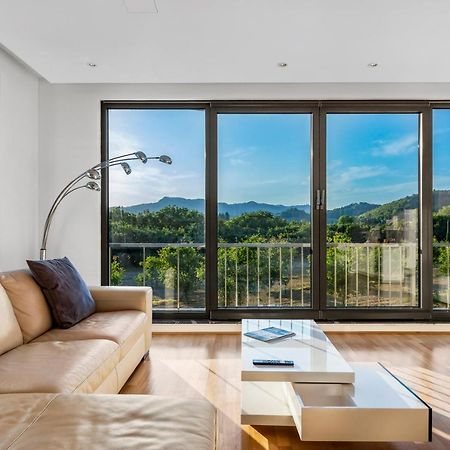 Contemporary Apartment With Rooftop Terrace In Maribor Bagian luar foto