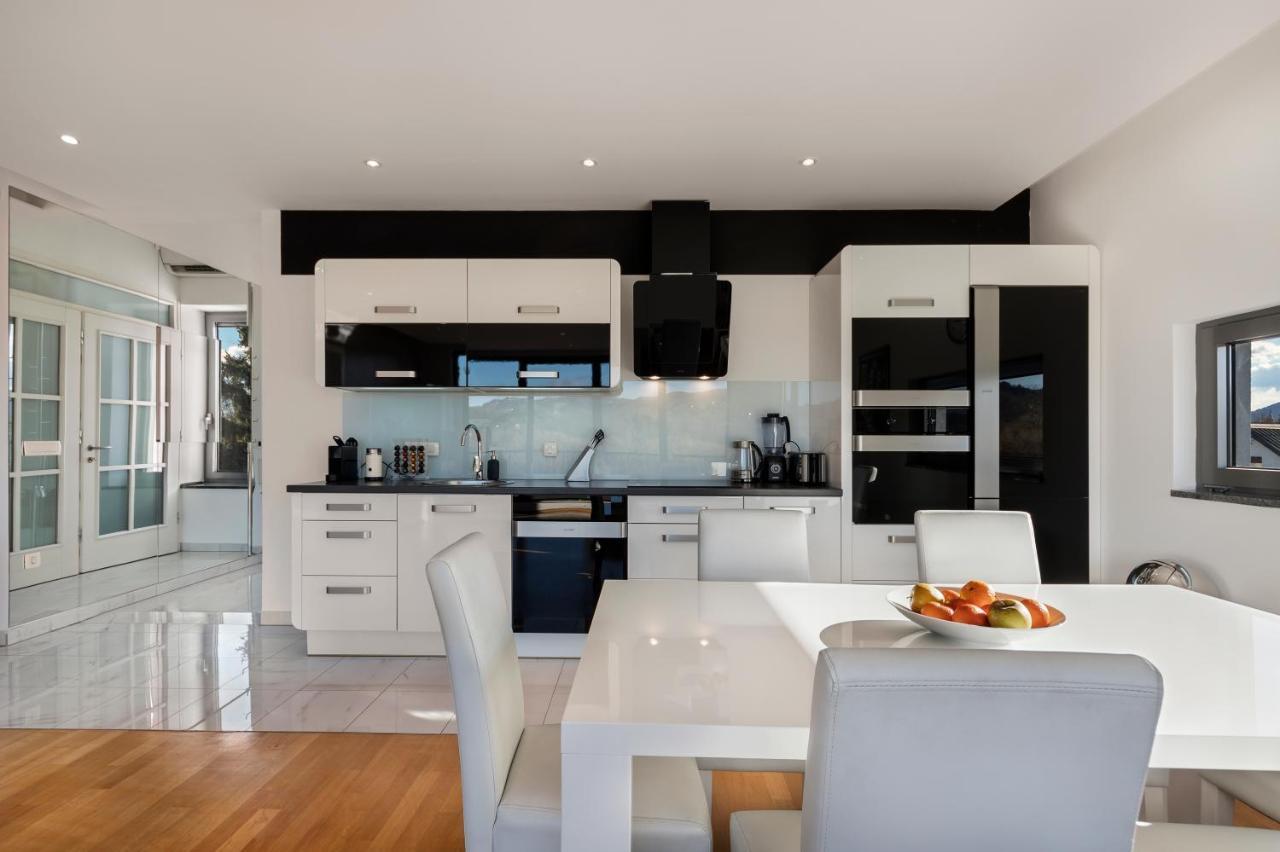Contemporary Apartment With Rooftop Terrace In Maribor Bagian luar foto
