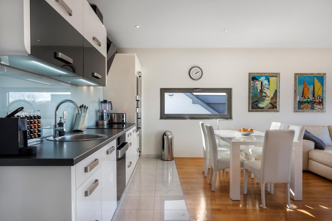 Contemporary Apartment With Rooftop Terrace In Maribor Bagian luar foto